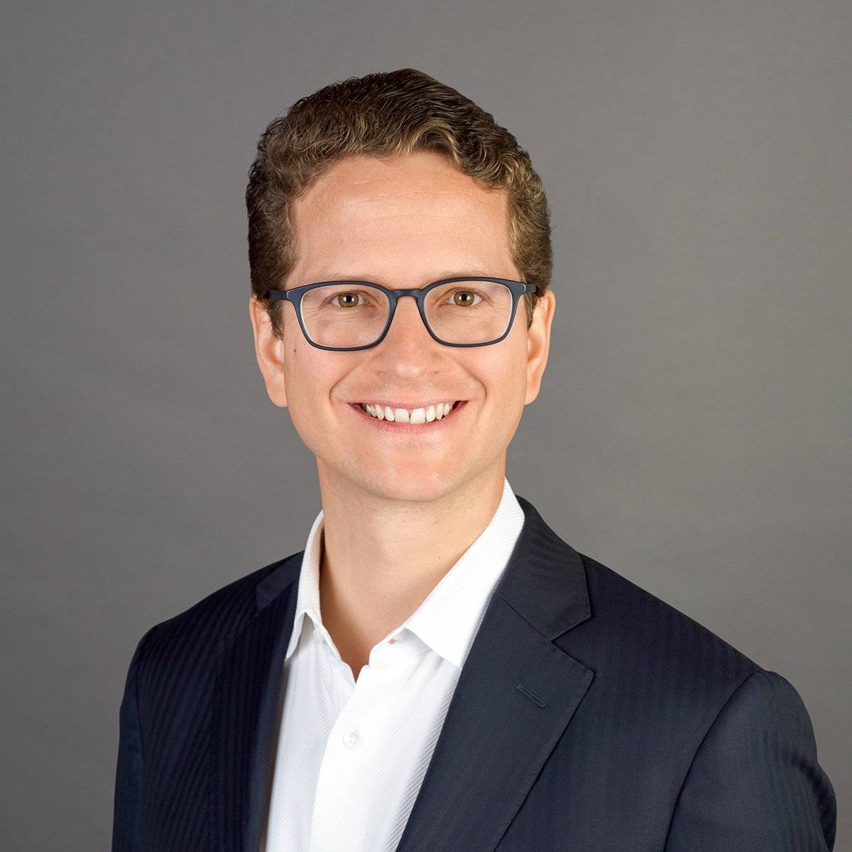 Buying Real Estate in Switzerland: Incentivizing Real Estate Agents with an Elastic Commission Program